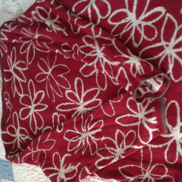 Sigrid Olsen Red and Tan Sweater with Beading in the middle of the Flowers. - Picture 5 of 7